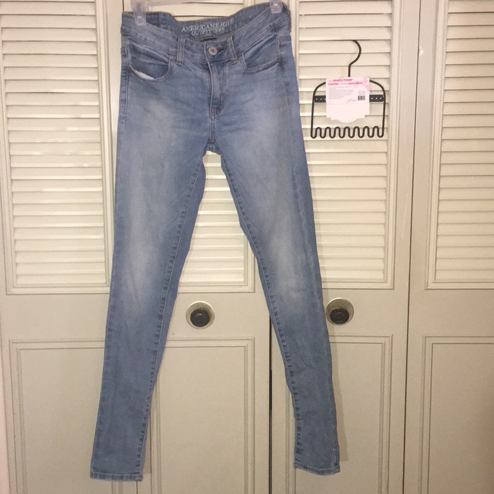 American Eagle Outfitters light blue jeans